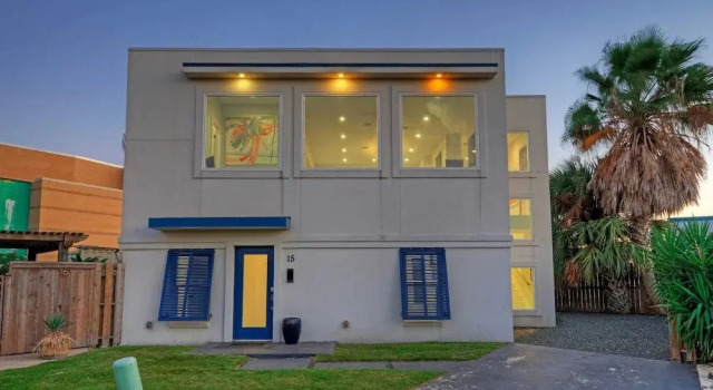 Modern Coastal Home w/ Balcony, Views, Firepit & Prime Port A Location Casa Blanca by Avantstay, Book Feriehus Sommerhuse i Houston, Hytte