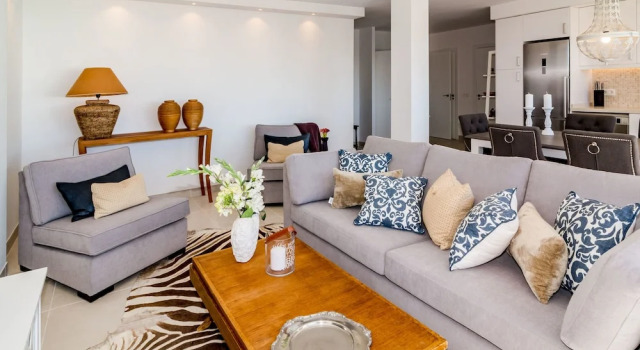 CP- Modern 3 bedroom apt frontline beach, Забронировать Отель Отели Эстепона с парковкой, рядом с Палеонтологический музей, Парковка