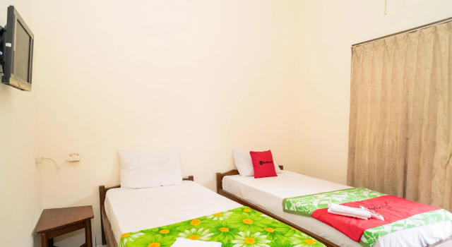 RedDoorz near Kampus 3 UTY Yogyakarta, Book Hotel Umbulharjo 