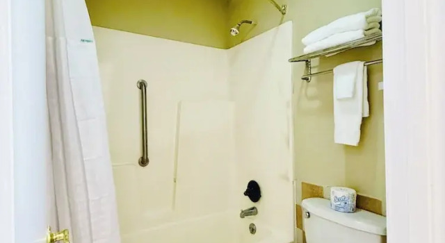Номер Standard Travelodge by Wyndham Thomasville AL