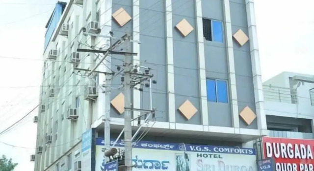 VGS Comforts, Book Hotel Hoteller i Chitradurga med parkering, Parkering