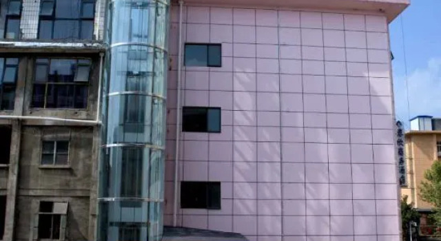 Yunxi Changhong Hotel (Qixi Square, Yunxi Bus Station)