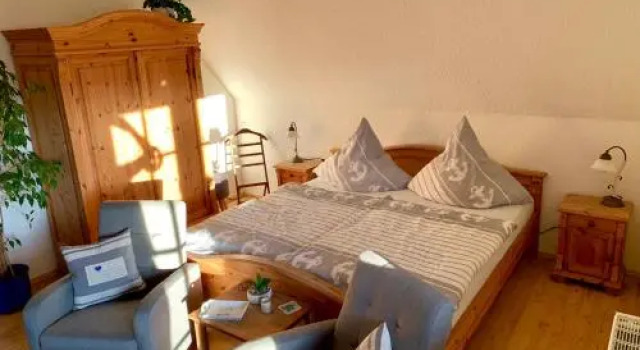 Land FeWo am Teich- Reet gedeckt - Ostseenah - bei Binz, Book Hotel Zirkow Rügen