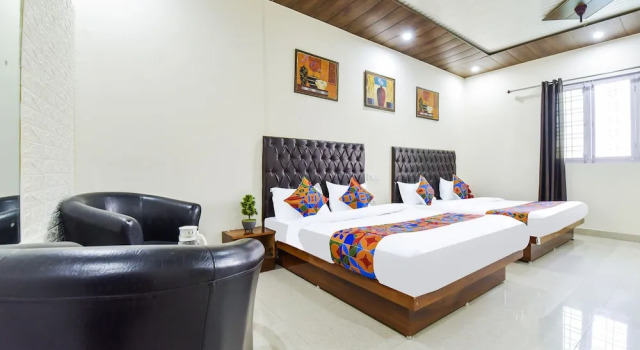 Номер Standard FabHotel Golden Oak Villa