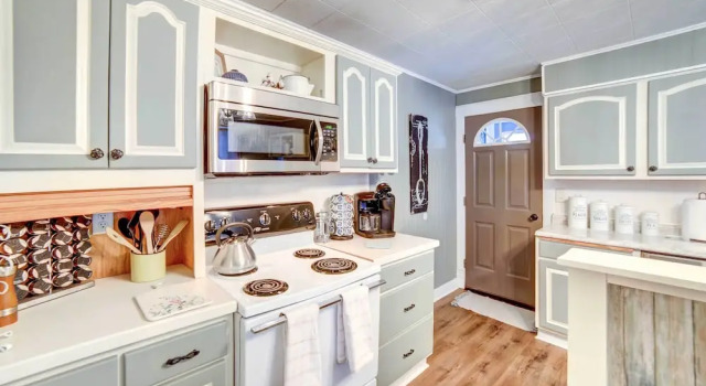 Charming Negaunee Home ~ 2 Mi to Teal Lake!, 预订 酒店 Negaunee 密歇根州