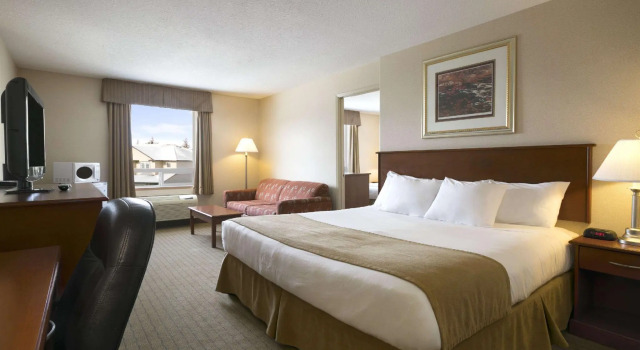 Двухместный люкс Days Inn by Wyndham Moose Jaw