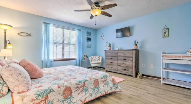 Close to Beaches - Family-friendly Home w/ Pool!, Varaa Hotelli Niceville Panhandle Florida, lähellä Bluewater Bay Resort