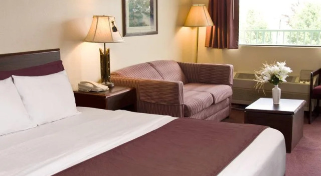Homestay Inn, Забронировать Отель Отели Table Rock Lake с парковкой, Парковка