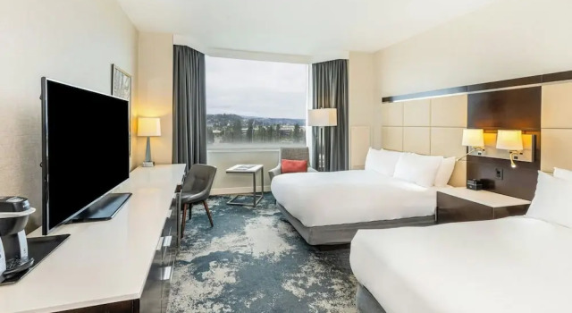 Четырёхместный номер Deluxe с видом на залив Grand Bay Hotel San Francisco