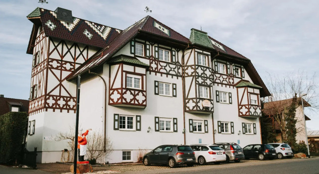 Astheimer Schlösschen, Забронировать Отель Требур земля Гессен