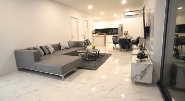 Private Pool Villa in Central Pattaya - Palmc8, Забронировать Вилла Отели провинции Чонбури с парковкой, Парковка