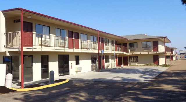 Motel 6 Hattiesburg, MS, Забронировать Мотель Отели Хаттисберг с бассейном, рядом с Lake Terrace Convention Center, Бассейн