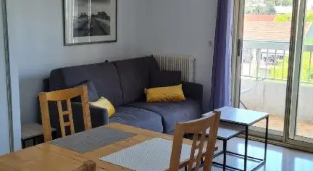2P entièrement climatisé I Bien insonorisé I Wifi I A 300 m de la mer I Restaurants commerces et transports à 5mn à pied I Idéal 2 personnes I Possibilité 4 avec canapé lit de qualité I Très belle Douche