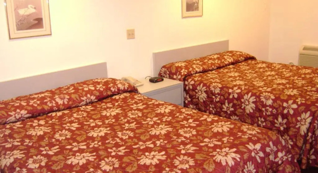 Четырёхместный номер Standard Edgewick Inn