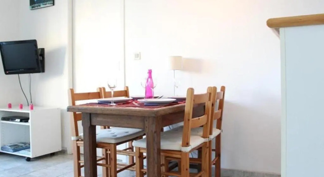 Appartement La Rochelle, 2 pièces, 4 personnes - FR-1-246-264, Rezerwuj Apartament Hotele w Charente-Maritime z basenem, Basen