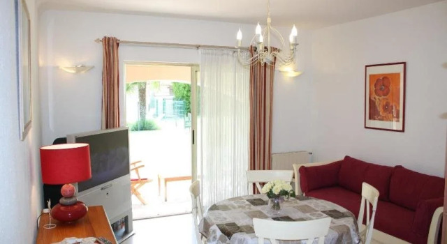 Villa Sévigné, Rezerwuj Willa Hotele w Cadarache z parkingiem, Parking