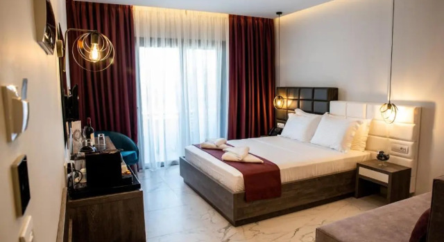 Четырёхместный номер с балконом Lagaria Hotel