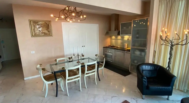 Lauren Apartment in Stresa With Terrace Lake View, Забронировать Апартаменты/квартира Отели Пьемонта с парковкой, Парковка