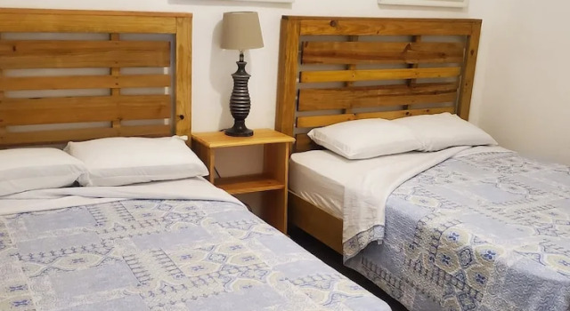 Comfy Guest Rooms, Забронировать Гостевой дом Отели Порт-Антонио с парковкой, Парковка