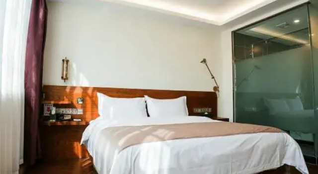 Люкс James Joyce Coffetel Hotel (Nantong Linjiang New District)