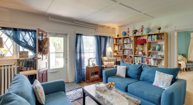 Eclectic Manitowoc Vacation Rental Near Marina!, Buchen Sie Hotel Manitowoc Wisconsin