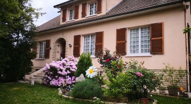Au Jardin Fleuri, Book Hotel Secondigny 
