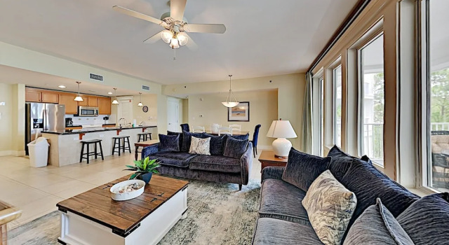 New Listing! Spacious Bayside W/ Pool, Beach 3 Bedroom Condo, Varaa Hotelli Hotellit Emerald Coast uima-altaalla, Uima-allas