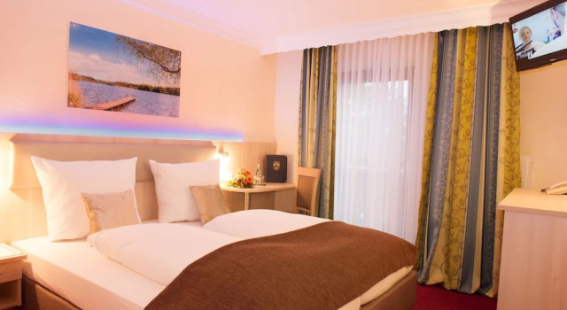 Одноместный номер Standard с балконом Hotel Seeblick & Ferienwohnung