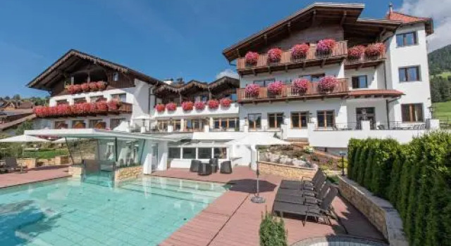Hotel Tirolerhof Gourmet & Relax, Забронировать Отель Монгуэльфо План-де-Коронес