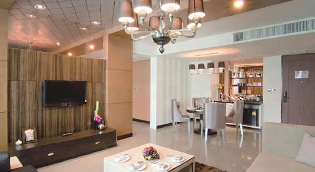 Люкс Way с 2 комнатами с балконом и с видом на море Отель Way Hotel Pattaya