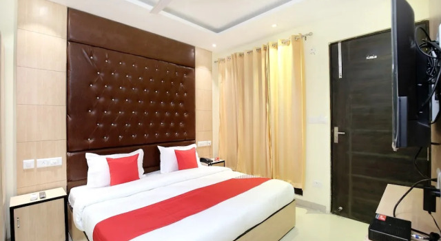 Номер Standard OYO 15486 Hotel New Diamond
