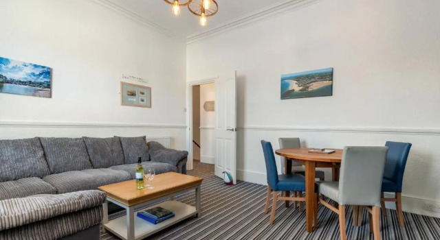 Top Sail - Beautiful Apartment Minutes Walk to Beach and Town Centre, Забронировать Апартаменты/квартира Тенби 