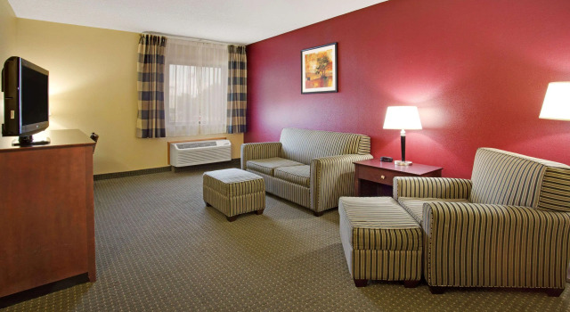 Ramada by Wyndham Bettendorf