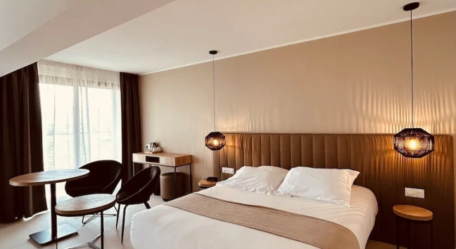 Семейный номер Standard с балконом Hôtel Spa Restaurant La Madrague
