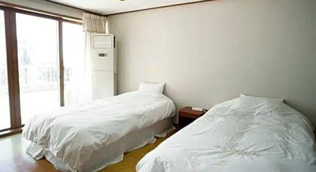 Big Ssum Hostel, Забронировать Хостел Отели Согвипхо с парковкой, Парковка