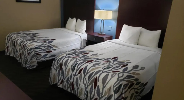 Четырёхместный номер Deluxe Red Roof Inn Port Allen West LSU Stadium