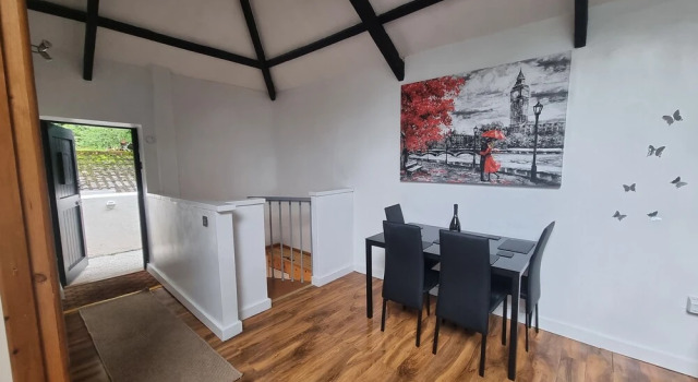 Beautiful 2-bed Barn Conversion Near Newquay, Boek Hotel Hotels in Merseyside met zwembad, Zwembad