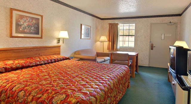 Super 8 Addison by The Galleria / North Dallas, Забронировать Отель Отели Эддисон с бассейном, Бассейн