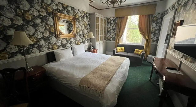 Семейный номер Superior Brook Hall Hotel