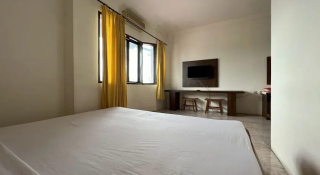 OYO 94060 Kos Rian, Prenota Hotel Hotel a Sulawesi con parcheggio, Parcheggio