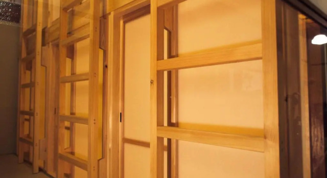 Кровать в общем номере Kinoya Hostel