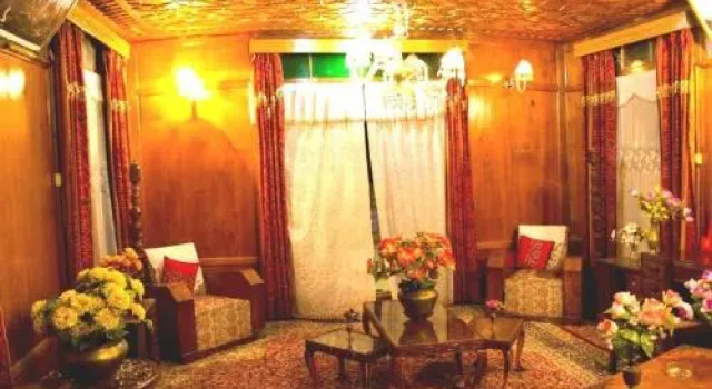 New Chez Henry Houseboat, Забронировать Отель Сринагар Jammu & Kashmir Ski