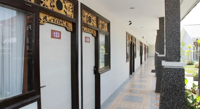 OYO 1656 Parama Su Hotel, Book Hotel Hotels in Sulawesi with Parking, Parking