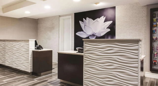 La Quinta Inn & Suites by Wyndham Seattle Bellevue/Kirkland, 预订 酒店 贝尔维尤 华盛顿州