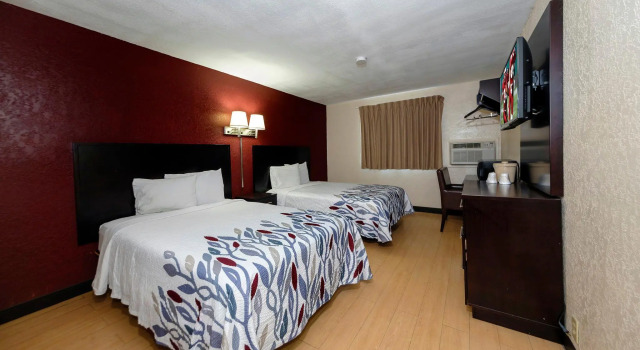 Четырёхместный номер Standard Red Roof Inn Jacksonville - Cruise Port