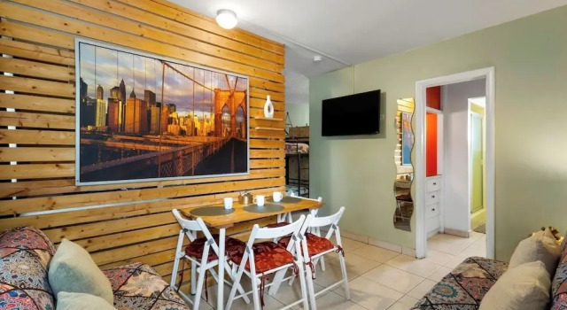 Spacious 1BR in Hollywood FL Pet-friendly, Parking, Забронировать Апартаменты/квартира Отели Голливуд-Бич с парковкой, рядом с Kindred Hospital - South Florida - Hollywood, Парковка