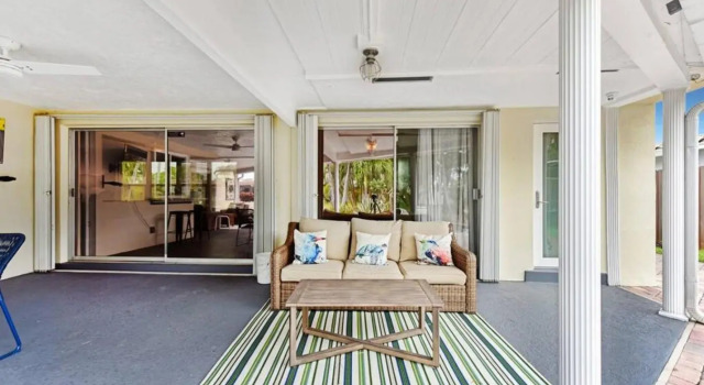 Private pool and canal home with Office space, Prenota Hotel Oakland Park Florida