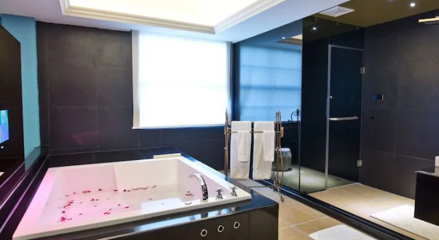 Номер Standard The Royal Pinnacle Hotel