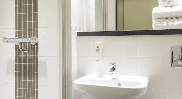 Двухместный номер без окна Classic Point A Hotel London Canary Wharf