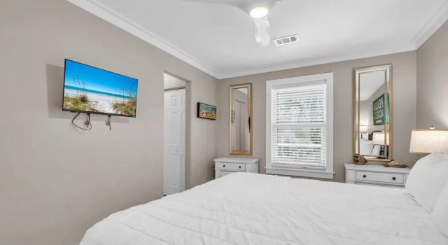 Вилла с балконом и рядом с пляжем Beachside Villas 122- Sun for the Roses